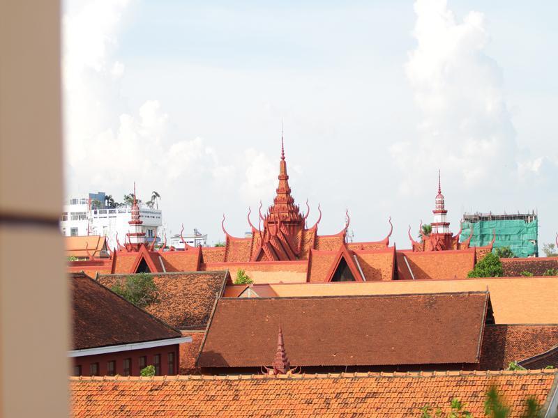 G Eleven Hotel Phnom Penh Exterior foto