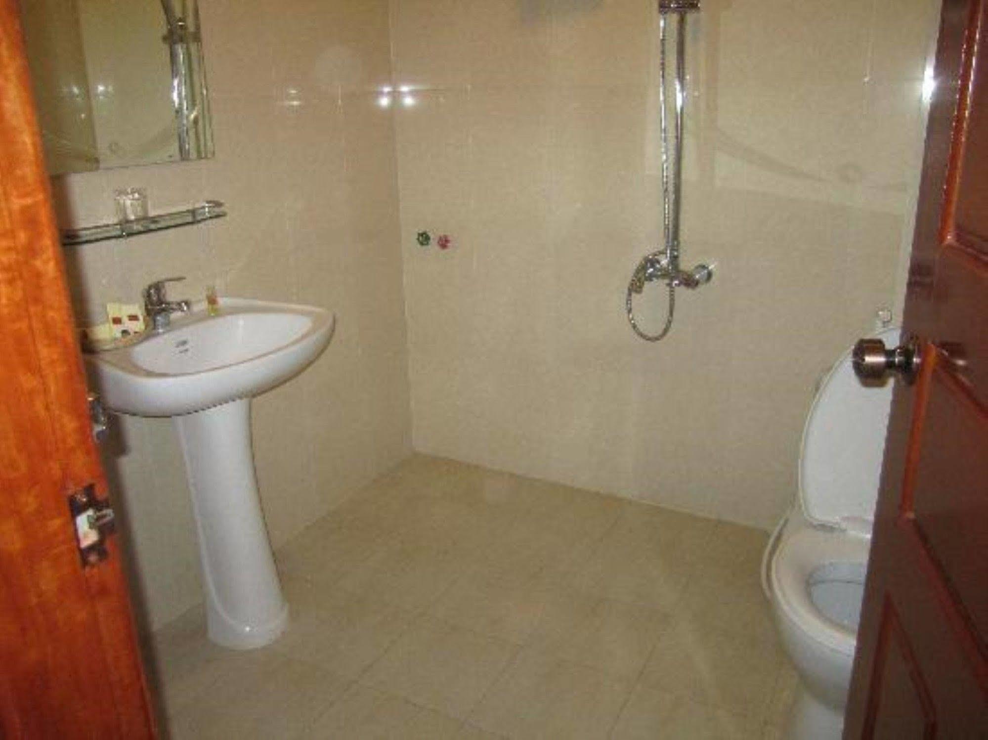 G Eleven Hotel Phnom Penh Exterior foto